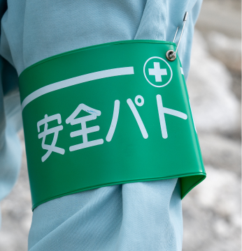 ミーティングするスタッフ